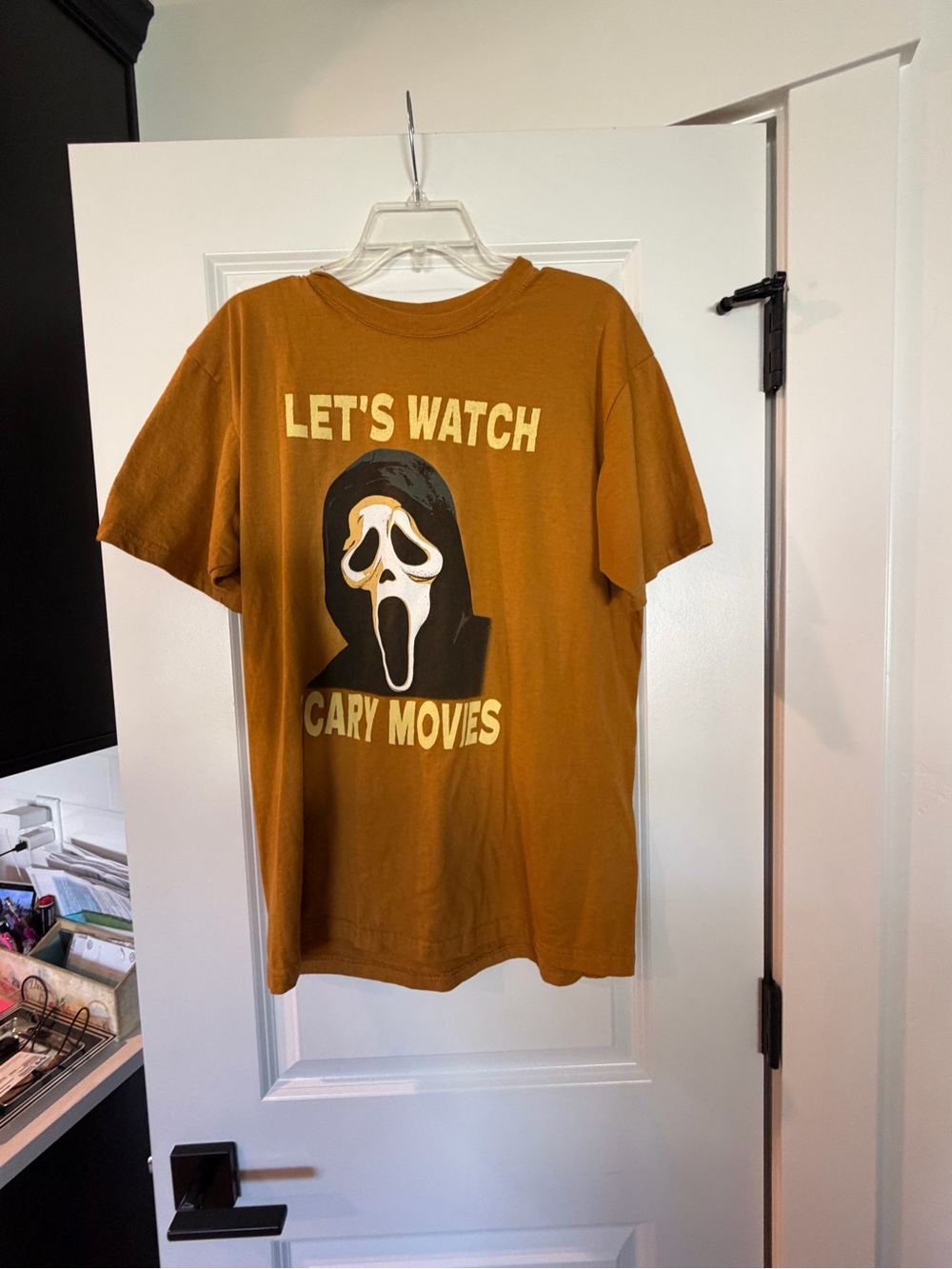👻 Ghost Face “Let’s Watch Scary Movies” Graphic Tee – Size L